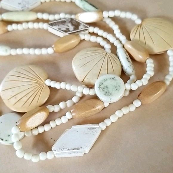 Vintage 1960s Wood Bead Tropical Necklace - Picture 4 of 11